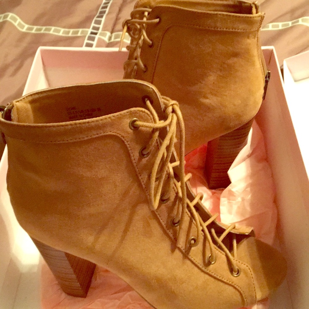 Tan dress sandals
